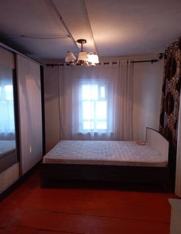 домик совхоз фрунзе: Предлагается к аренде дом с несколькими комнатами. В комнатах уложен — 2