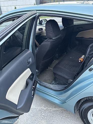 Toyota Prius: 2016 г., 1.8 л, Автомат, Гибрид, Хэтчбэк — 9