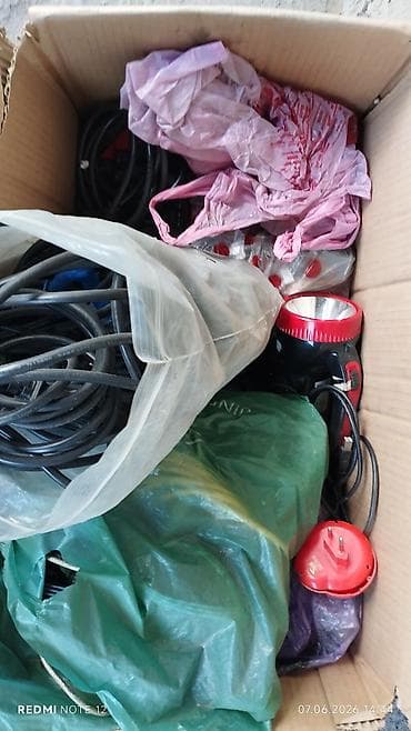 pc servise: Отдам за шоколадку коробка с электро‑и компьютерными мелочами — 3