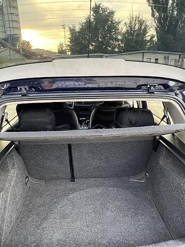 двухдверные машины: Volkswagen Golf: 2002 г., 1.6 л, Бензин, Хэтчбэк — 9