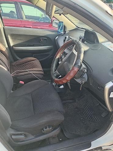 Toyota Ist: 2003 г., 1.3 л, Автомат, Бензин, Хэтчбэк