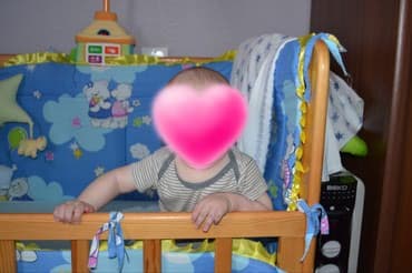 Продаю детскую деревянную кроватку-манеж. ручная работа, сделана была