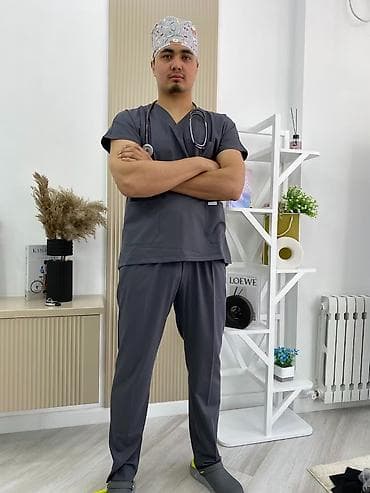 форма медицины: Медицинский костюм (скраб): топ с V‑образным вырезом и брюки - — 2