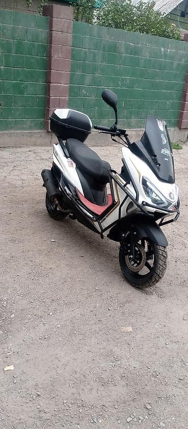 скутера на продажу: Макси-скутер 150 куб. см, Бензин, Б/у — 1