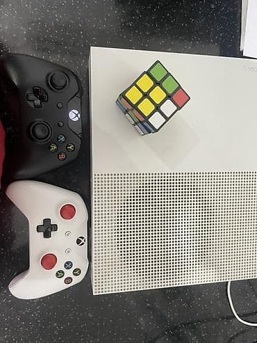 xbox one s: Продаю Xbox One S 512 GB — 12 000 сом Приставка в отличном состоянии — 1