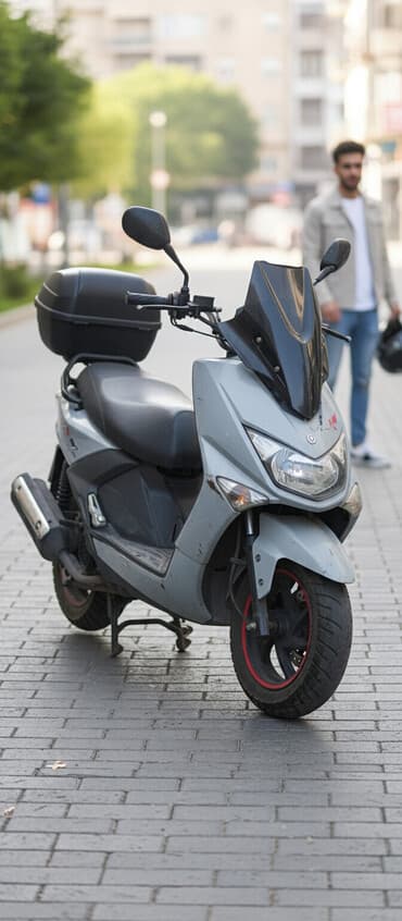 скутер самрай: Скутер/мопед городского типа (примерно 125–150 см³ по габаритам) — 1