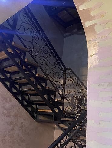 Дома: 400 м², 8 комнат, Церковь, Студентам — 6