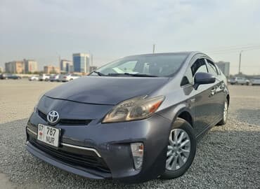 Toyota Prius: 2013 г., 1.8 л, Вариатор, Гибрид, Хэтчбэк