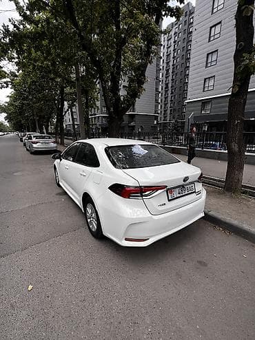 e2 byd: Toyota Corolla: 2019 г., 1.8 л, Вариатор, Гибрид, Седан — 5