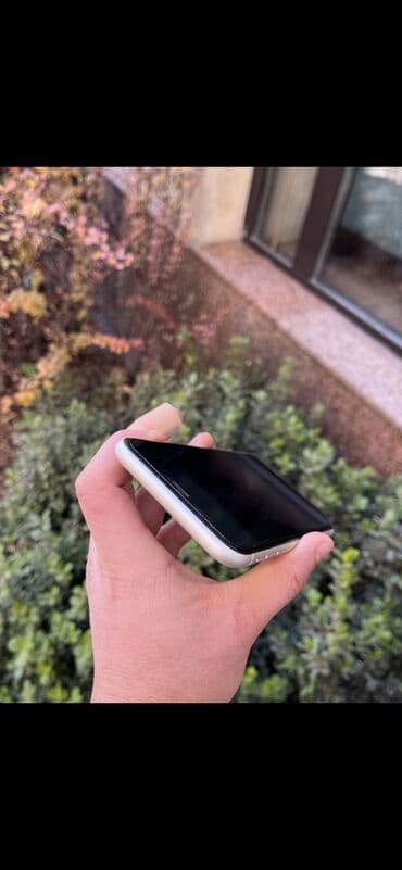 ноутбук appl: IPhone 11, Б/у, 128 ГБ, Белый, Чехол, 85 % — 5