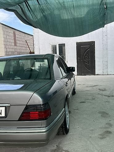 2 8: Mercedes-Benz W124: 1994 г., 3.2 л, Автомат, Бензин, Седан — 2