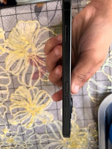 second hand mobile: IPhone 15, Б/у, 256 ГБ, Черный, Зарядное устройство, 79 % — 6