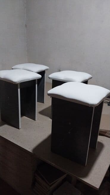 купить кухонный стол и стулья недорого: Для кухни стол и 4 табуретки комплект 3500сом новый оптом и розницу — 28