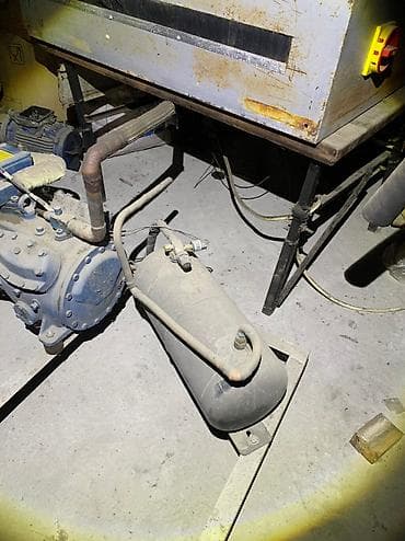 холодильные шкафы: Агрегат компрессоры и конденсаторы есть два комплекта Есть варианты на — 3