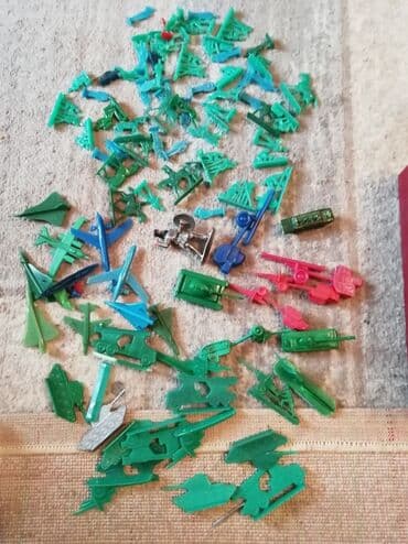 сумка радом: Солдатики СССР, цена за штуку — 3