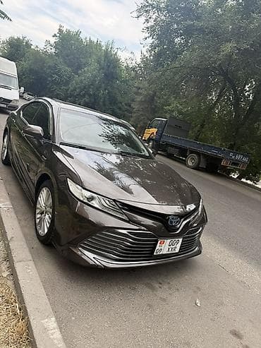 Toyota Camry: 2018 г., 2.5 л, Вариатор, Гибрид, Седан — 2
