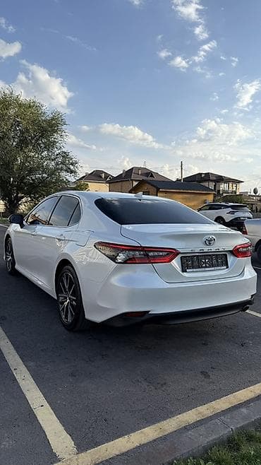 Транспорт: Toyota Camry: 2023 г., Автомат, Бензин, Седан — 4