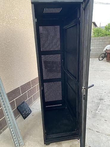 серверные шкафы 20: Напольный телекоммуникационный шкаф (server rack) с перфорированными — 9