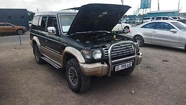 Mitsubishi Pajero: 1993 г., 2.5 л, Кол менен иштөөчү, Дизель, Жол тандабас