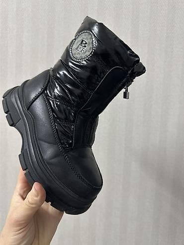 Платья: Вся обувь в одни руки за 500 сом. Размеры с 26 по 28 Кроссовки 2 — 10