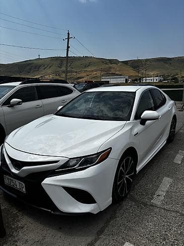 chrysler 300c: Toyota Camry: 2020 г., 2.5 л, Вариатор, Гибрид, Седан — 5