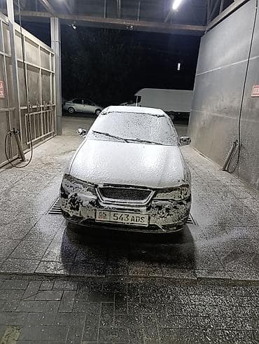 Продается легковой автомобиль седан/лифтбек серебристого цвета