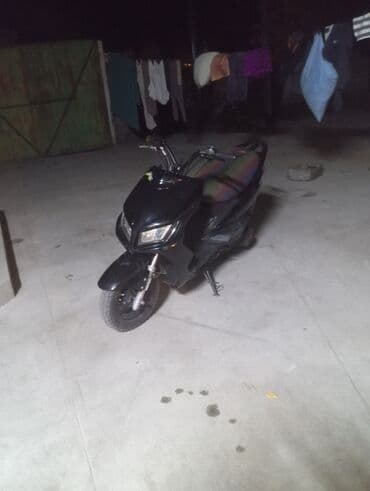 цены на мотоциклы: Скутер городского типа, черный. Характеристики и особенности по фото — 2