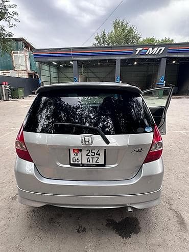 step 2: Honda Fit: 2001 г., 1.3 л, Автомат, Бензин, Хэтчбэк — 1