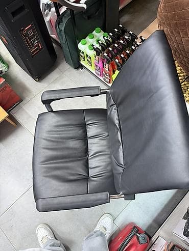 Офисные кресла: Офисное кресло, Б/у, Без колесиков, цвет - Черный, Экокожа — 5