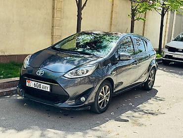 prius: Toyota Aqua: 2019 г., 1.5 л, Автомат, Гибрид, Хэтчбэк — 2