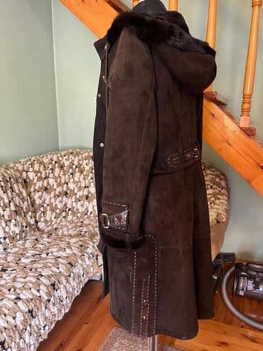 дубленка короткая: Женская дубленка-пальто из темно-коричневой замши с меховой отделкой — 2