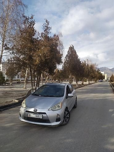 срв 4: Toyota Aqua: 2012 г., Вариатор, Гибрид, Хэтчбэк — 1