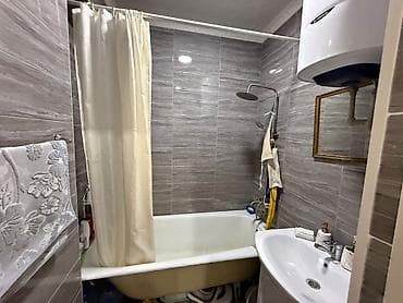 4 комнатный квартиры: 2 комнаты, 426 м², 105 серия, 4 этаж, Косметический ремонт — 4