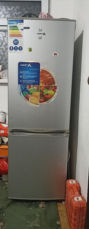 sharp aquos: Холодильник Avest, Б/у, Двухкамерный — 1