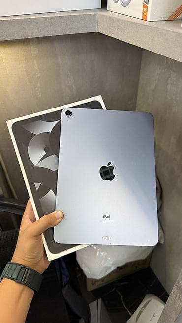 Планшеты: Планшет, Apple, память 256 ГБ, 10" - 11", Wi-Fi, Б/у, Детский цвет - Голубой — 1