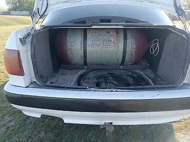 1 uz fe: Audi 80: 1992 г., 2 л, Ручные, Газ, Седан — 3