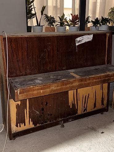 взрослые куклы: Фортепиано (пианино) вертикальное, корпус из шпона тёмного дерева. * — 2