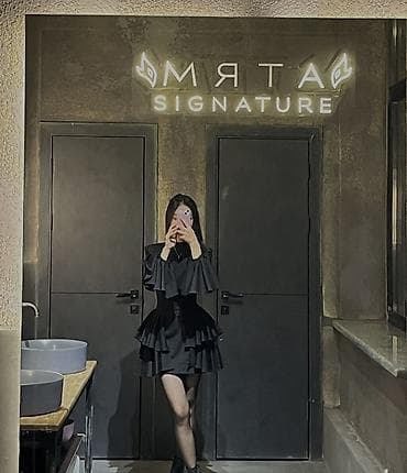 Черное платье с воланами и корсетом - Цвет: черный - Силуэт — 1