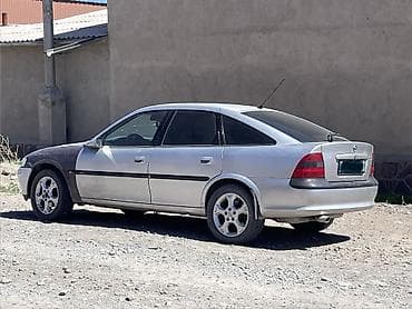 буд е 2: Opel Vectra: 1996 г., 2 л, Механика, Бензин, Хэтчбэк — 6