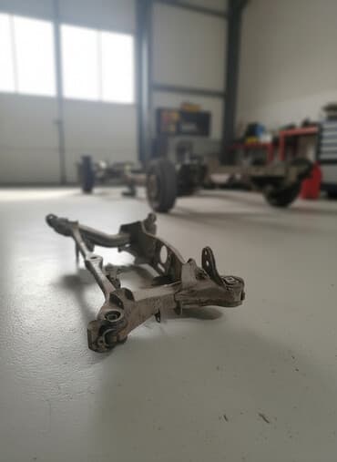 Передний подрамник Mercedes-Benz