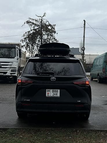 машина сатылат срочно: Toyota Sienna: 2022 г., 2.5 л, Вариатор, Бензин, Вэн/Минивэн — 7