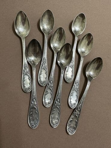 серебряная ложка: Мельхиоровые ложки кофейные.
По 100 сом — 1