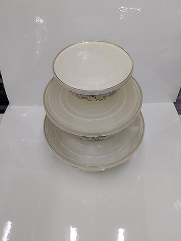dish sets: Набор мисок с крышками, 3 штуки - Материал: пластик. - Украшение — 2