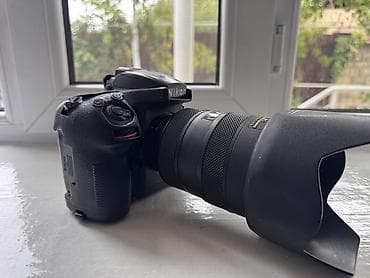 Зеркальная камера Nikon 810 с профессиональным зум-объективом Состав