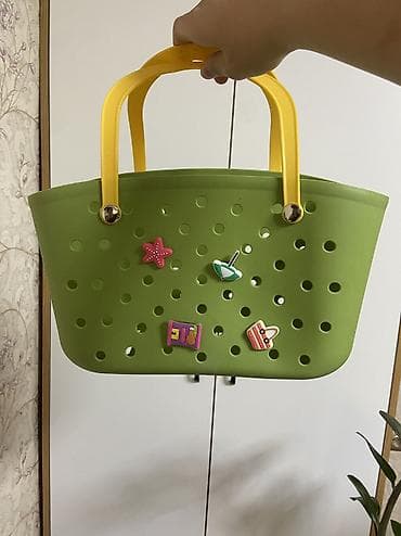 Другие сумки: Новый!! Сумка‑корзина CROCS с отверстиями и съемными значками - — 4