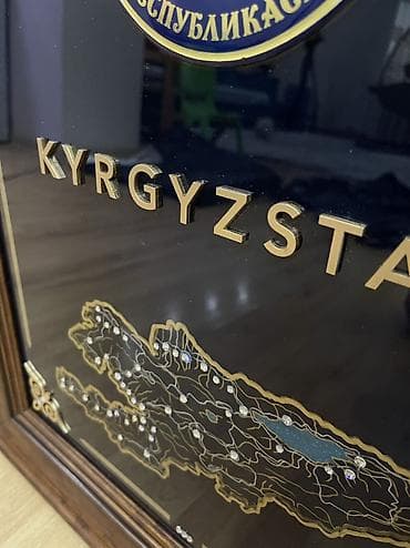 автомат ак74: Герб с картой Кыргызстана с кристаллами
Размер 52*65 — 2