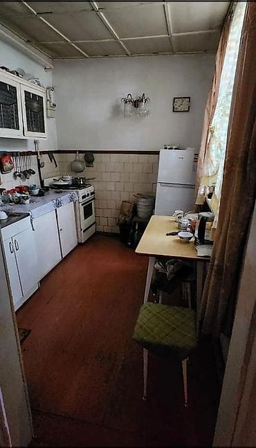 Продажа домов: Продаю пол дома 3 комнаты кухня удобства в требует ремонта район — 6