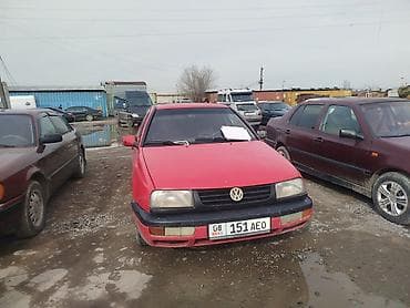 Volkswagen: Volkswagen Vento: 1993 г., 2 л, Механика, Газ, Седан — 3