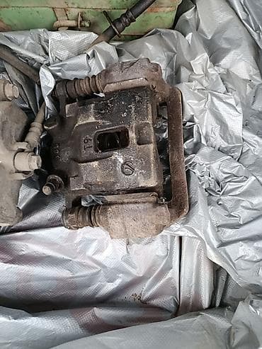 ремкомплект на задний суппорт: Комплект суппортов Subaru 2004 г., Б/у — 2