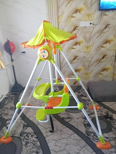 Детские качели: Детские напольные качели с козырьком. Есть мини торг 3 микрорайон — 6